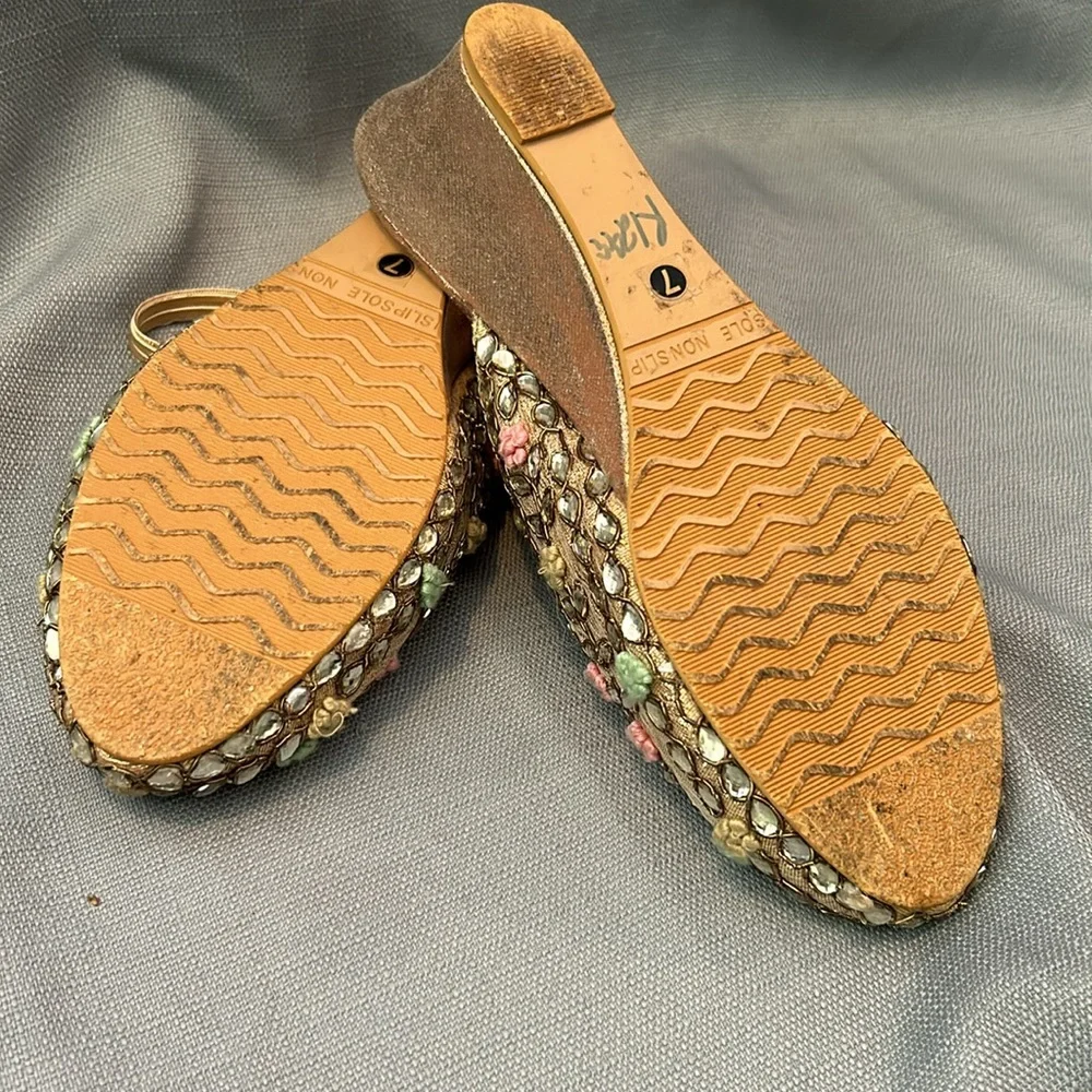 Riwaaz wedge shoes. Size 7. - Picture 6 of 7